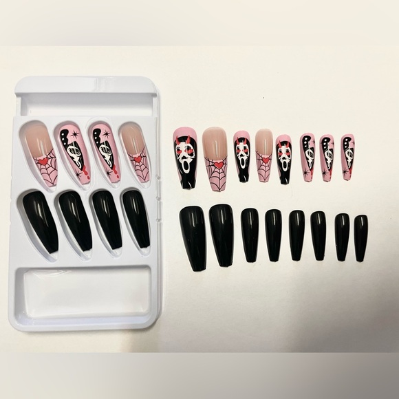 New, 22 pieces Halloween Nail Set Size M - Picture 2 of 5
